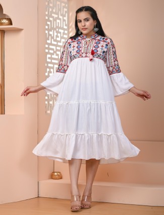 White cotton long kurti for casual